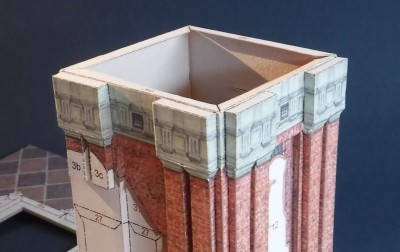 ... et attaché tout autour...