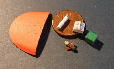 ... compas de direction de secours, écoutille, lucarne, ventilateur et pont arrière.