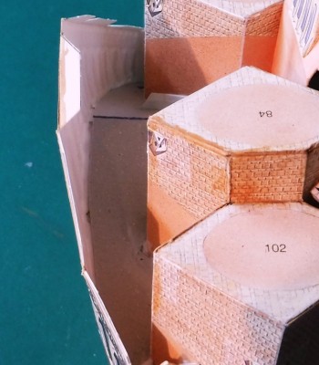 … Collez ensuite les renforts préparés par le dessus.<br /><br />Cordialement,<br /><br />Kurt