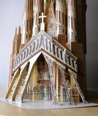 DSCF0251.JPG (239.75 Kio) Vu 9539 fois ... Placez les tours terminées sur le portail ...