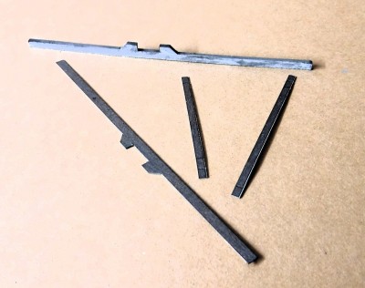 … Les éléments du cadre sont renforcés par une couche de carton de 1 mm…