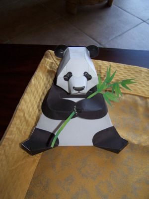 PANDA
Une de mes premieres realisation.
La seule qui n'est pas dans ma piece mais dans le salon, sur la table basse.

