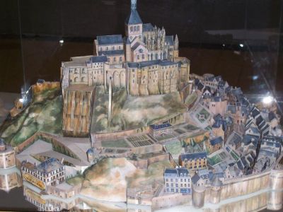 le mont saint michel
maquette au 1/400 Ã¨me pas facile Ã  assembler
