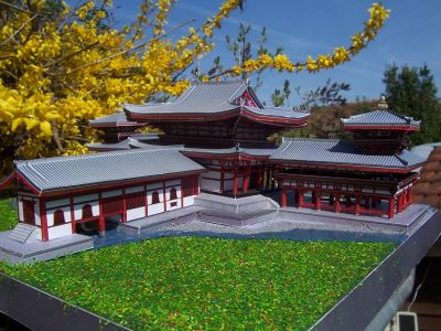 Temple byodoin Japon
Un trÃ¨s beau modÃ¨le de canon, ah les toitures...
J'ai tentÃ© d'amÃ©liorer le diorama avec un peu de gravier et de la cire Ã  bougie transparente (d'ailleurs pas simple Ã  utiliser, prise trÃ¨s rapide alors quand il faut l'Ã©taler ...dur dur)
