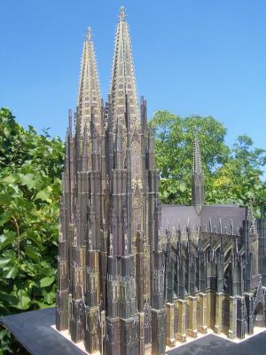 CathÃ©drale de Cologne
Une belle maquette de schreiber, trÃ¨s sombre par rapport aux autres cathÃ©drales que j'ai dÃ©jÃ  rÃ©alisÃ©es.
