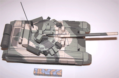 Char T-90
Le T-90 de Crafter.
Les spÃ©cialistes auront tout de suite remarquÃ© que l'arriÃ¨re de la tourelle est faux. C'est pas Ã§a du tout. Dommage d'avoir aussi bien rendu l'avant pour louper l'arriÃ¨re !
Notons quand mÃªme un bon choix des couleurs.
