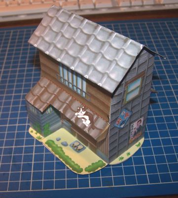 Ã©picerie asiatique
Un joli petit modÃ¨le (Canon ? Epson...? je ne sais plus...) construit par Lucie, ma fille de 10 ans, pendant les vacances de NoÃ«l. 
Fana d'Asie, culture, art, elle a 'fondu' pour cette petite Ã©picerie haute en couleurs, avec le chat en pleine action sur l'auvent. De temps en temps un p'tit conseil de papa, mais tout est de Lucie : tracage, dÃ©coupage, collage.
