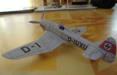 Blohm & Voss Ha-137 V-1
Concurrent malheureux du Junkers Ju-87 Stuka. Au 1/72Ã¨me, c'est une des plus belles maquettes que j'ai fait pour l'instant ! ;)
