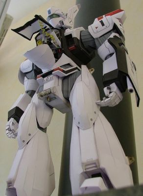 patlabor ingram 
la partie du corps a tout d'abord Ã©tÃ© montÃ©e, puis proprement dÃ©coupÃ©e au scalpel. Les piÃ¨ces des portes on du Ãªtre doublÃ©e et montÃ©e Ã  la fin.
En dessous du corps, on peut appercevoir la "high speed winch", dans sa version "scratch build" (j'ai pas pu m'en empÃªcher ^^)
