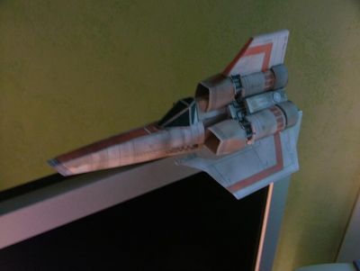 chasseur viper de galactica
de vieux souvenir, mais maquettes pas Ã©vidente Ã  rÃ©aliser du fait du manque d'explications concernant certains points. Je l'ai vieilli Ã  la flamme ( un rÃ©acteur est parti en cendre, j'ai du refaire ^^)
