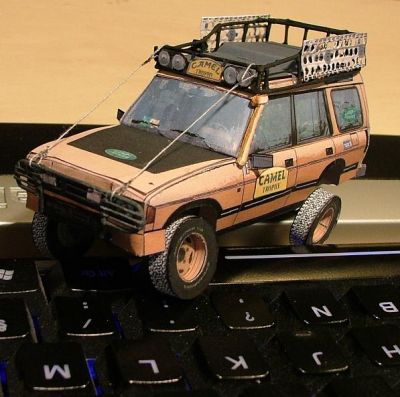 mini discovery "camel trophy"
D'aprÃ¨s les fichiers tÃ©lÃ©chargeables sur mon site.
La galerie et le parbuffle ont Ã©tÃ© rÃ©alisÃ©s en suivant les lignes sur les images fournies avec du fil de fer de 1 mm et du fil Ã  plomb de 0.05 pour les grilles de phares.
Les cables sont en fil Ã  coudre
Les plaques de dÃ©sensablage... ben en papier pardi ! 
Je me suis rÃ©galÃ©. 
Attention, il faut un peu de dÃ©brouillardise pour rÃ©aliser ce modÃ¨le comme Ã§a, ce n'est pas le plus simple et la bidouille sera de rigueur, mais voila, Ã§a rend pas mal nan ?
Keywords: discovery camel trophy