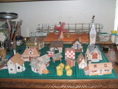 le village de dimanche illustré
L'ensemble des bâtiments qui rejoindront cet été leur place. Ils devraient être éclairés. Si un jour ça se fait, je vous ferai une belle photo nocturne.
