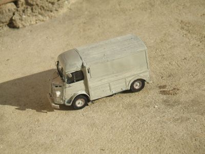 citroën type H
côté gauche: rétroviseur, pas de porte coulissante, roue de secours
