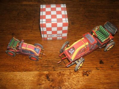 renault 1906
les deux avec le cube pour l'échelle
