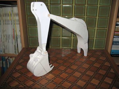 Les bras et le godet
Grace Ã  la pluie la construction progesse
Assemblage de toutes les petite piÃ¨ces aux bras
Construction du godet
