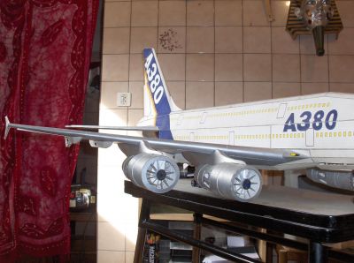 a380
suite a un message de je ne sait plus trop qui qui me parlais de logiciel de dessins, genre autocad ect... dans le cas prÃ©sent, c'est seulement avec ma tete que j'ai rÃ©ussi Ã  faire cela.j'avais oublier de le signaler. donc voila vous savez presque tout, Ã  vrai dire, c'est grace Ã  mon maitre d'Ã©cole qui en primaire m'avais appris Ã  faire un cube en papier. l'histoire est encore longue...la suite un de ces jour

