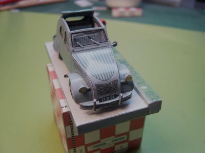 2 CV Type AZ de 1954 modÃ¨le d'AMIGA MAQUETTE
En papier photo Ã©chelle 1/58Â°


