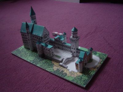 Chateau de Neuschwanstein de Papertoy
Assez simple, facile Ã  monter
