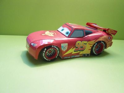 Lightning McQueen cars 2 de Paper Replika
Sur papier photo.
