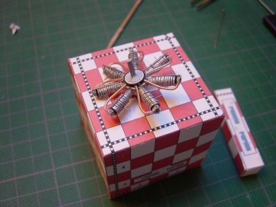 Le Rhone 7B de Philippe RENNESSON
Montage trÃ¨s intÃ©ressant avec l'utilisaton de l'emporte piÃ¨ce et de divers matÃ©riaux.
