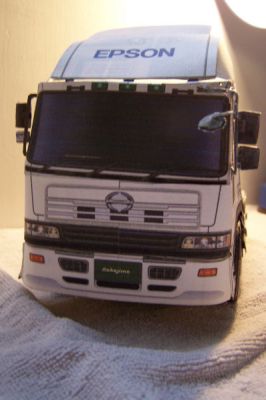 camion epson
vue de face de la cabine du camion
