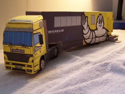 camion michelin
voici le camion michelin au 1/43eme de chez racepaper.de
