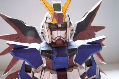 gundam destiny
voici un gros plan de la tÃªte du gundam
