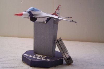 F-16
voici un petit avion de la patrouille aerien americain
