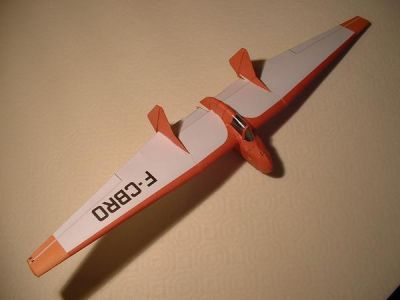 FAUVEL AV36
Maquette au 1/33. Création2008.
Création de Charles Fauvel, elle fut, dans les années 50, le seul planeur de l'époque, de production française, a avoir trouvé preneur à l'étranger en nombre significatif. N'en déplaisent à ses détracteurs qui l'avaient surnommée  "la godasse".
Téléchargement gratuit:http://pierreg.free.fr/carton/extra/av36phil/av36.htm
Notice:http://criquet11.eklablog.fr/mes-creations-au-1-33-c24570020/6
